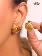 Double C old flower embossed studs