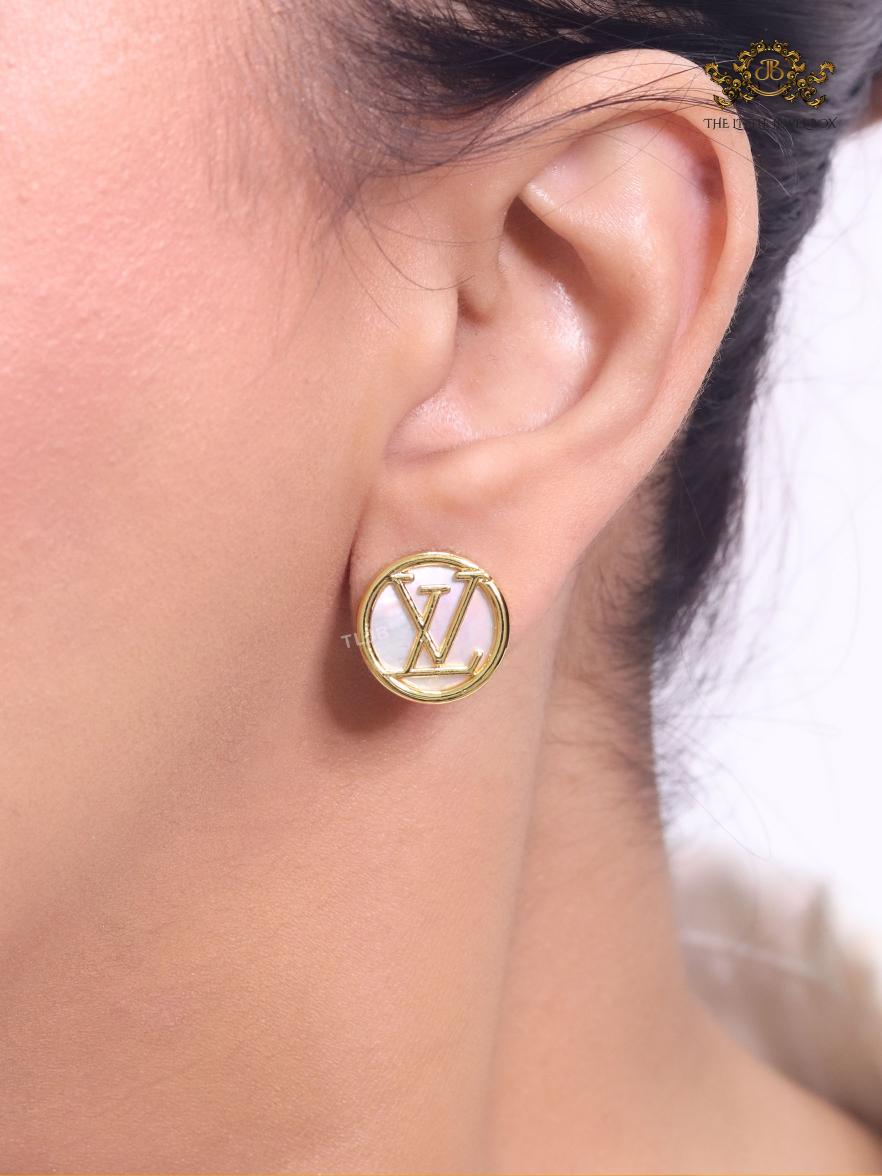 Alphabet L gold round studs 16mm