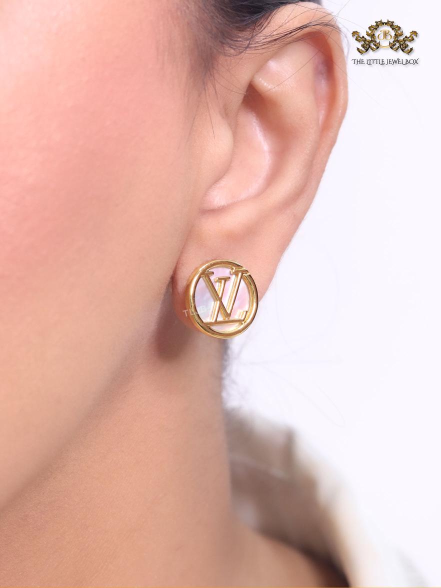 Alphabet L gold round studs 16mm