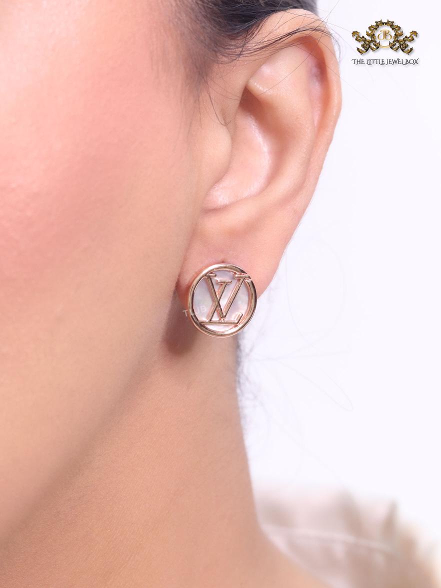 Alphabet L rose gold round studs 16 mm