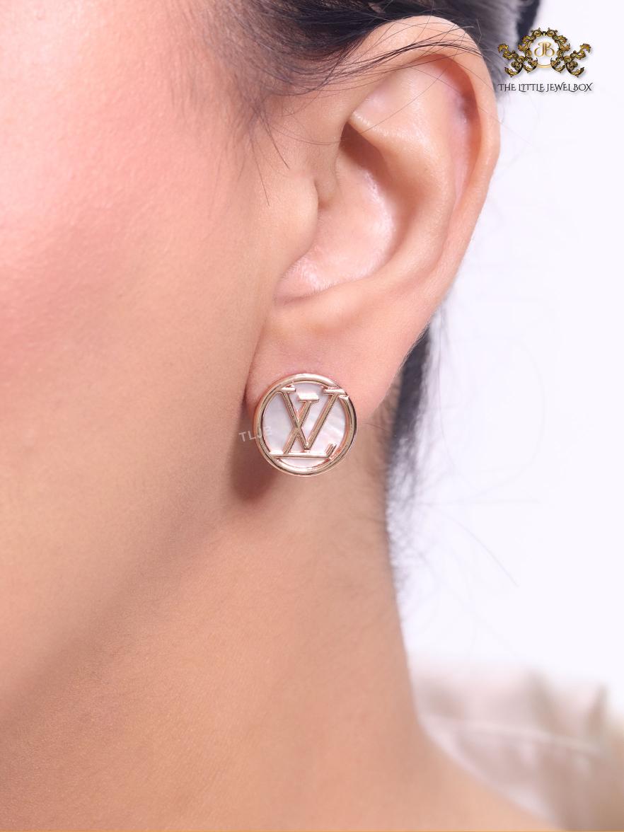 Alphabet L rose gold round studs 16 mm