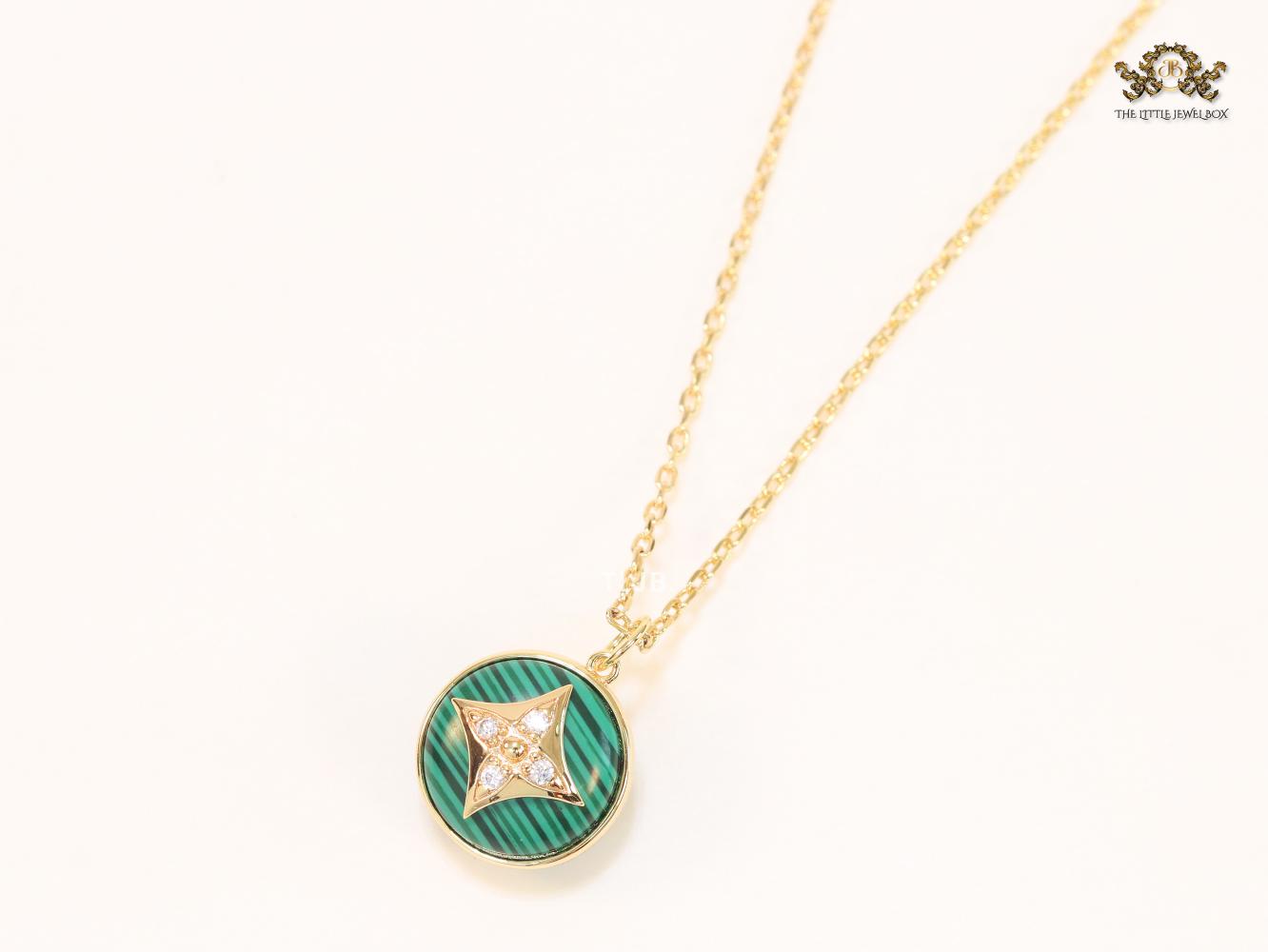 Green clover with enamel chain