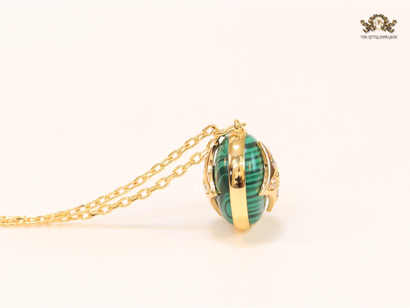 Green clover with enamel chain