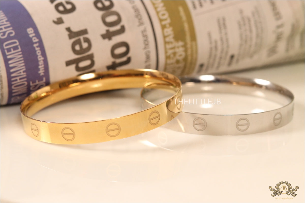 Men's bracelet with screws in platinum finish