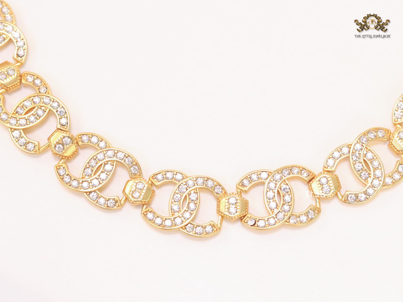 Alphabet V CZ and gold link chain