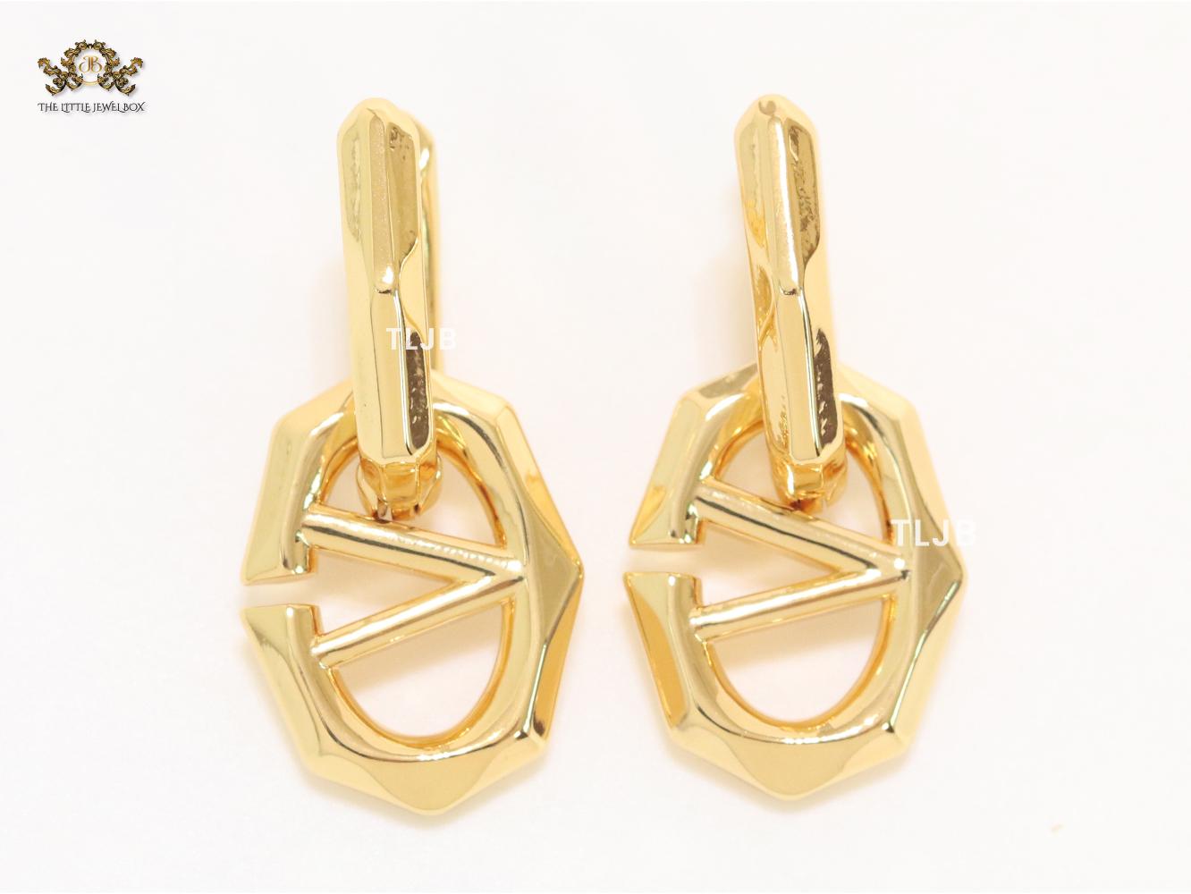 Alphabet V small hoops