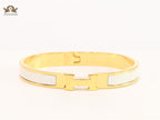Alphabet H white and matt gold bracelet 8mm