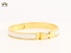 Alphabet H white and matt gold bracelet 8mm