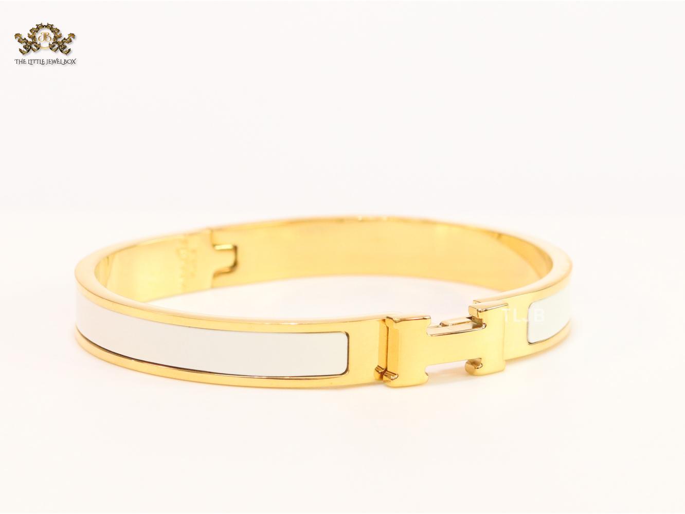Alphabet H white and matt gold bracelet 8mm