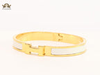 Alphabet H white and matt gold bracelet 8mm