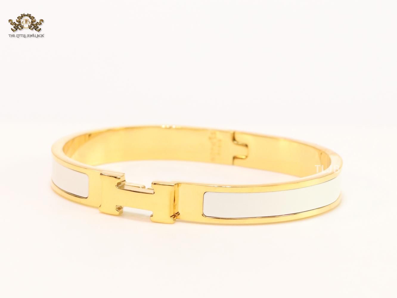 Alphabet H white and matt gold bracelet 8mm