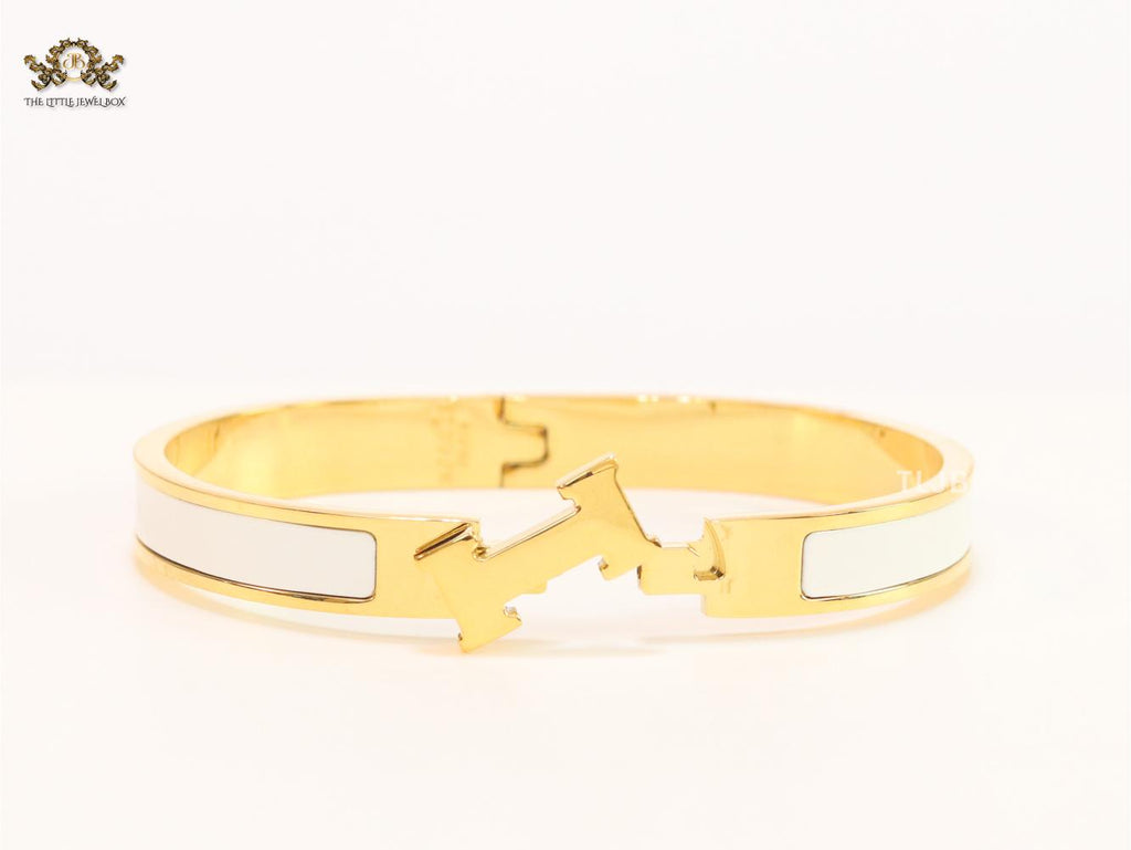 Alphabet H white and matt gold bracelet 8mm