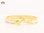 Alphabet H white and matt gold bracelet 8mm