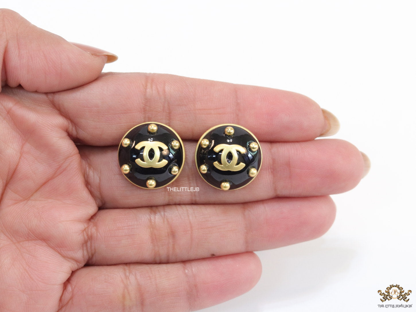 Black and golden twin C motif round stud earrings