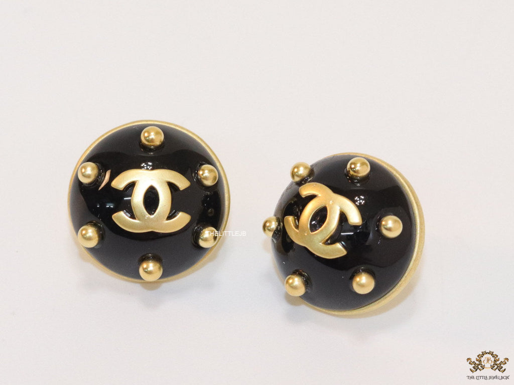 Black and golden twin C motif round stud earrings