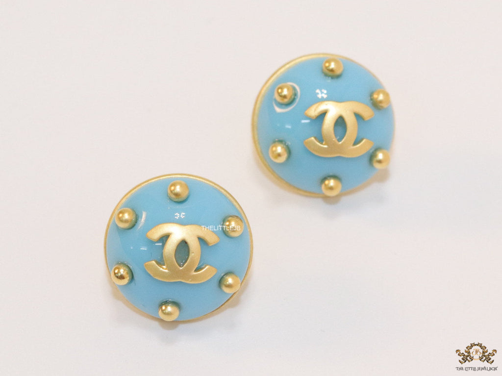 Blue and golden twin C motif round stud earrings