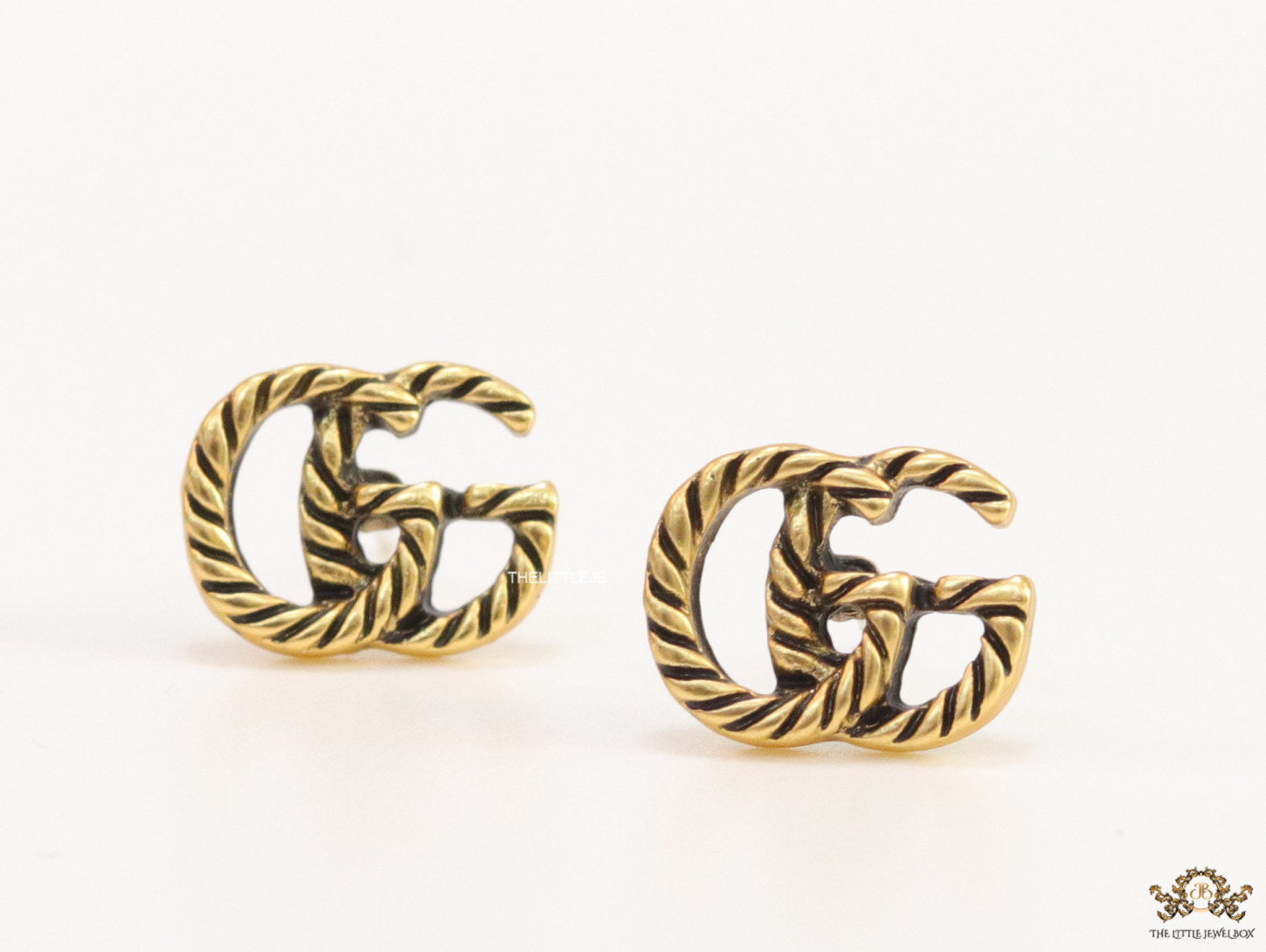 Double G motif studs with rope texture in antique gold finish