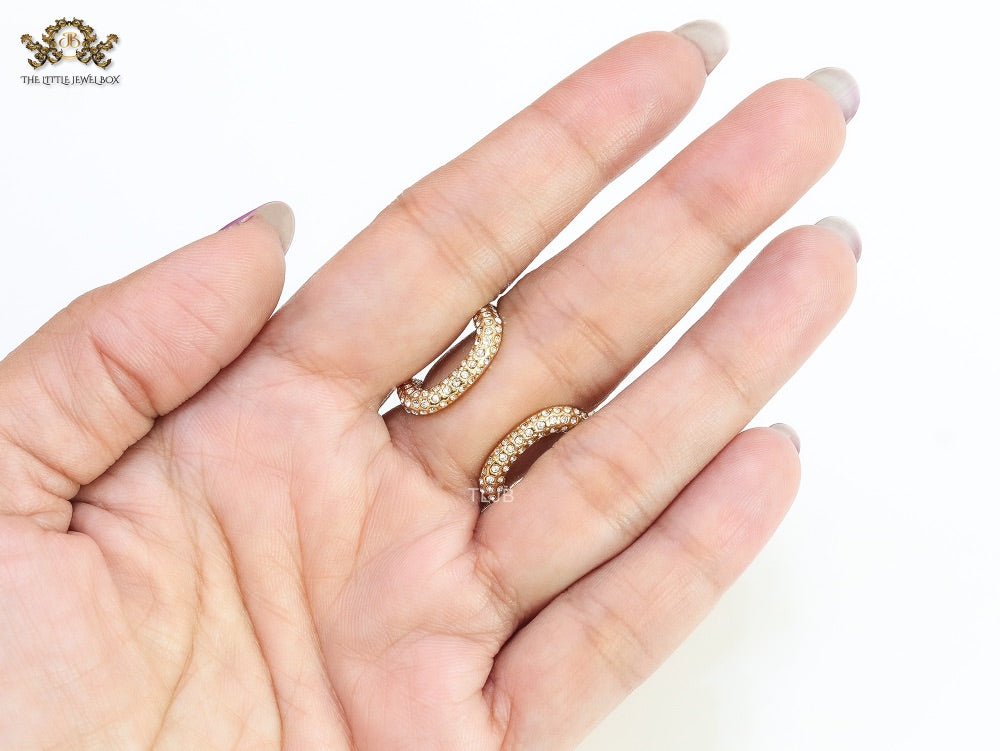 Large cz gold open alphabet V ring