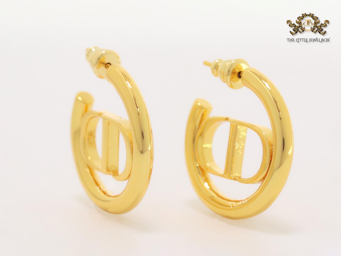 Alphabet CD shiny gold hoops