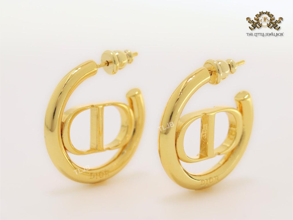 Alphabet CD shiny gold hoops
