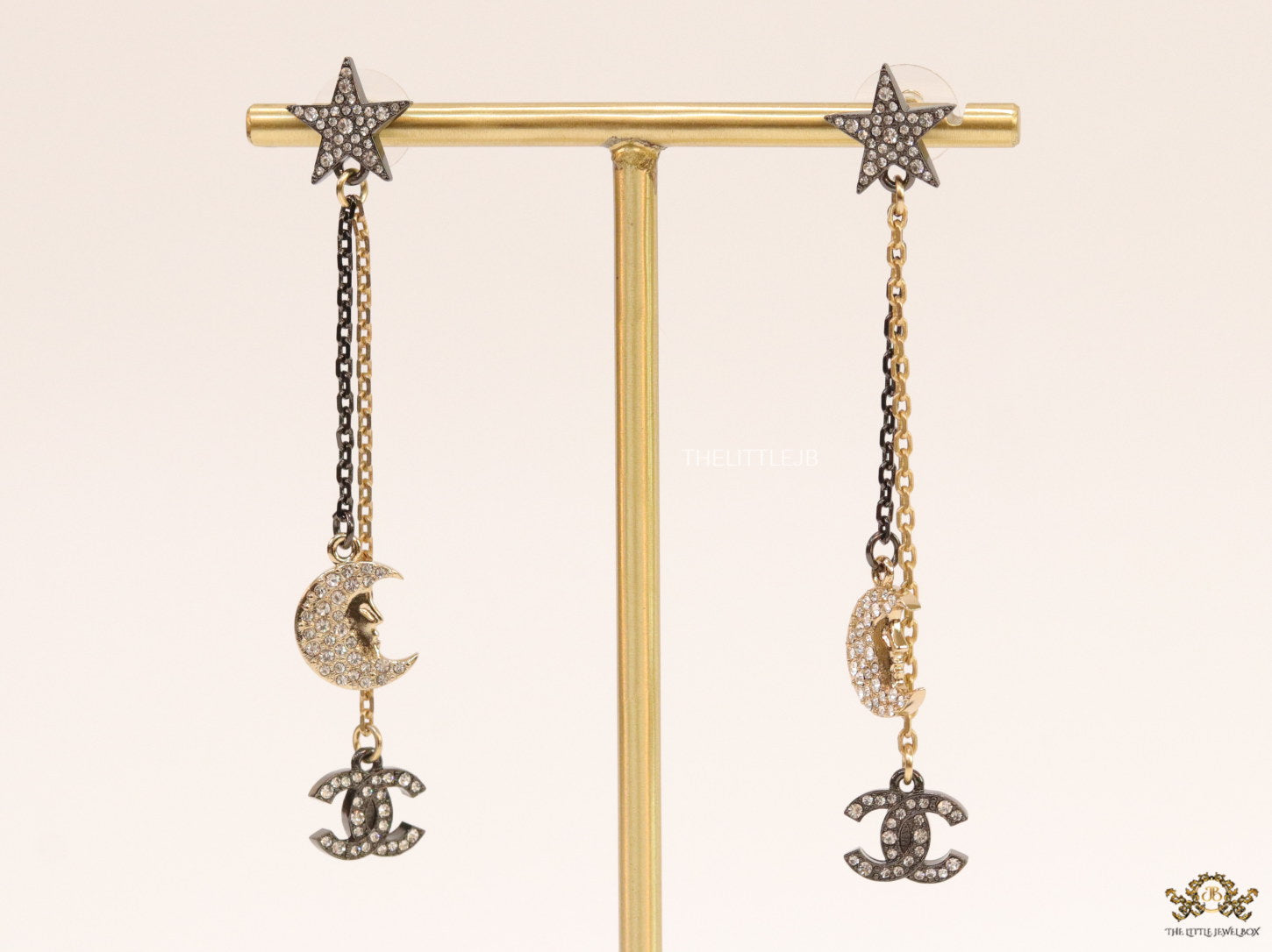 Dual chain star and moon dangles with double C motif