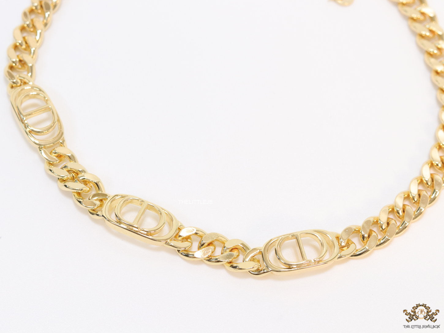 Gold plated C and pattern link chain necklace