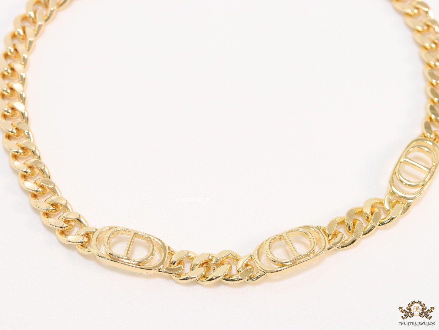 Gold plated C and pattern link chain necklace