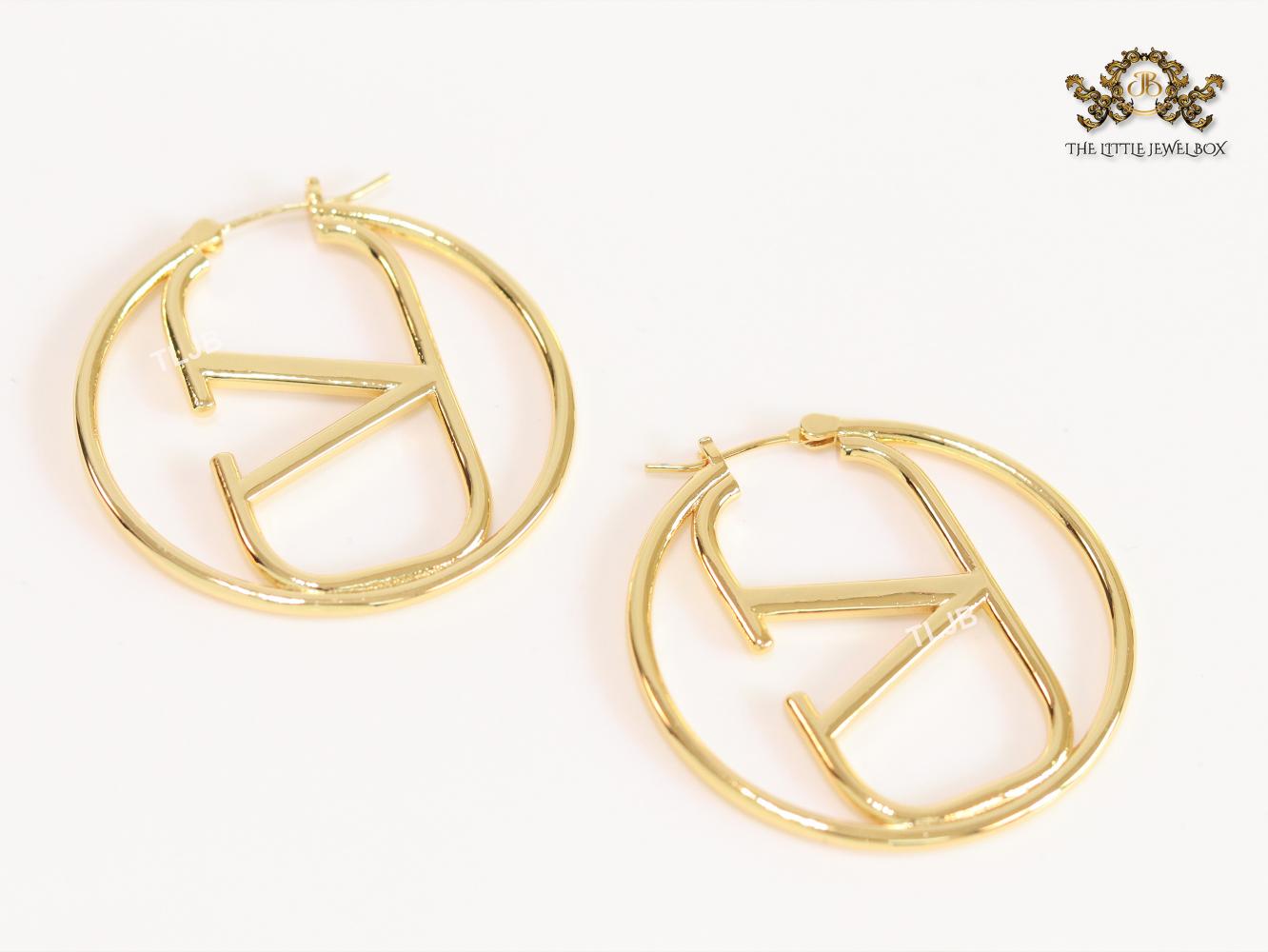 Alphabet vertical V hoops