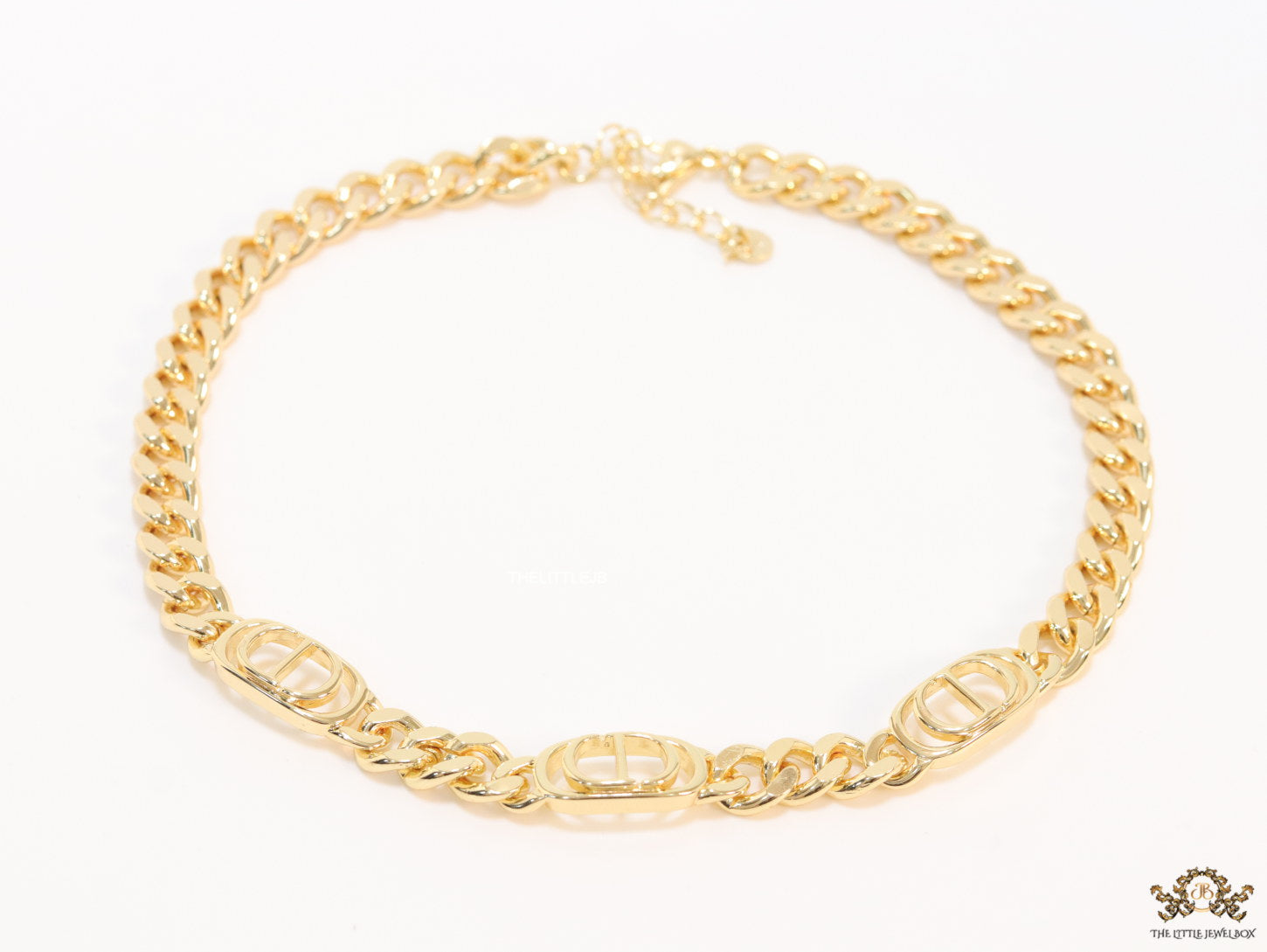 Gold plated C and pattern link chain necklace