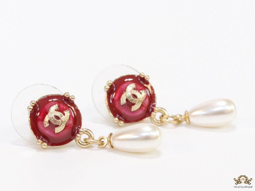 Double C motif earrings with pearl hanging