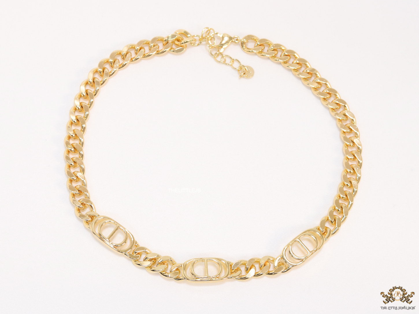 Gold plated C and pattern link chain necklace