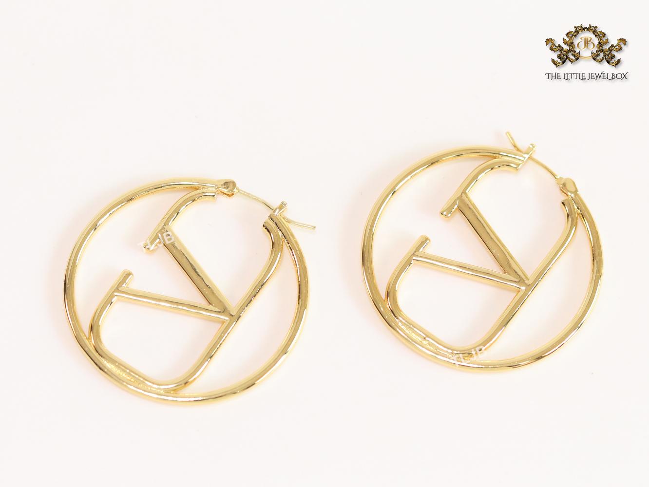 Alphabet vertical V hoops