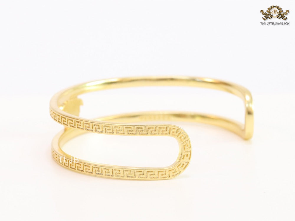 Medusa on gold bracelet