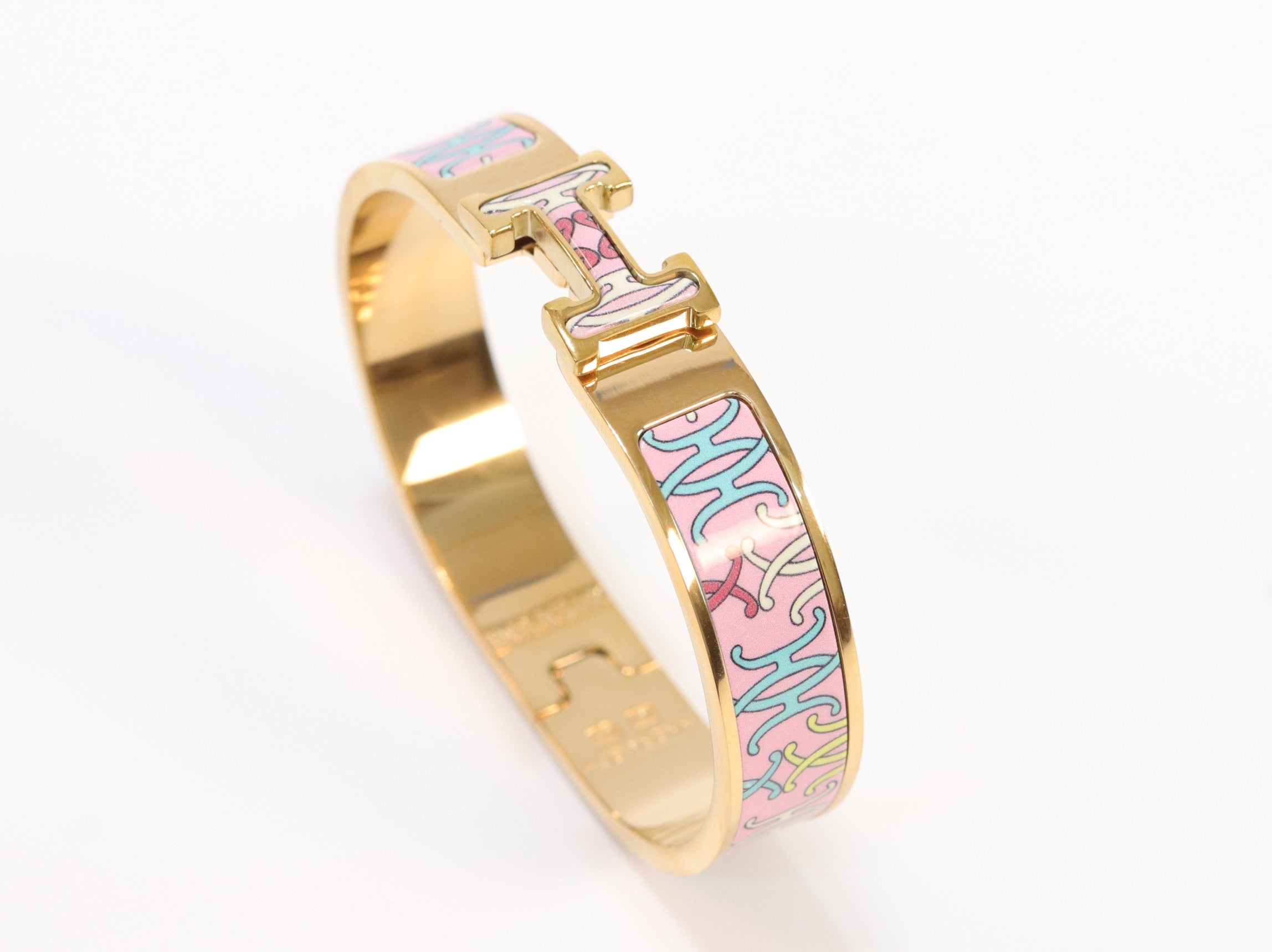 Alphabet H pastel pink bracelet