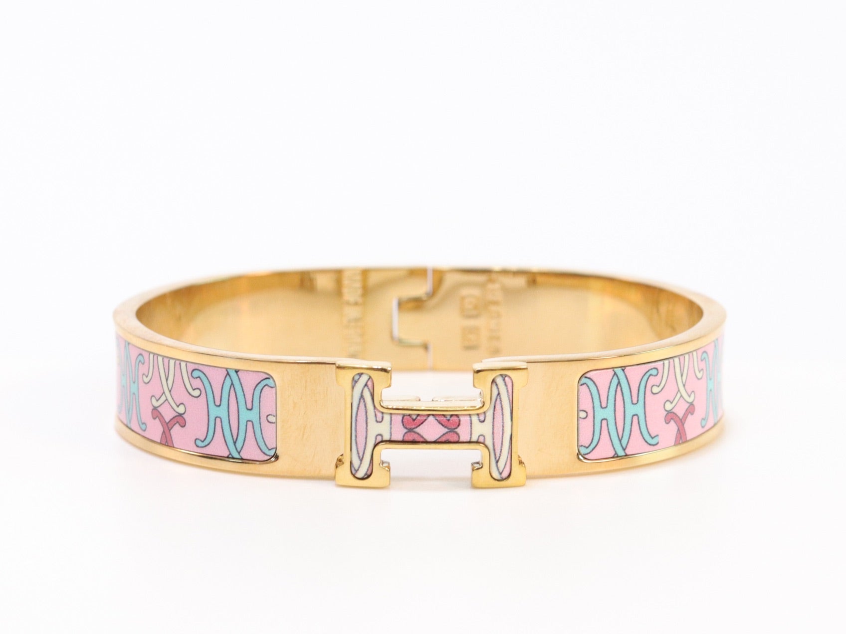 Alphabet H pastel pink bracelet