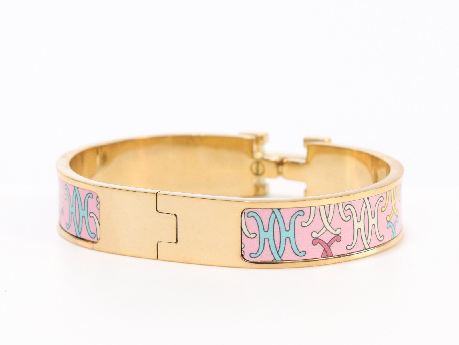 Alphabet H pastel pink bracelet