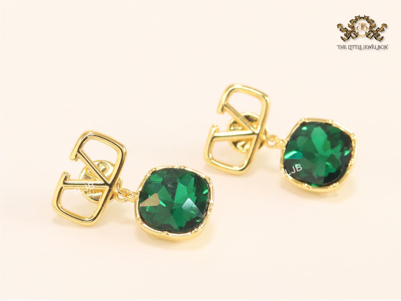 Alphabet open V and emerald stone earrings