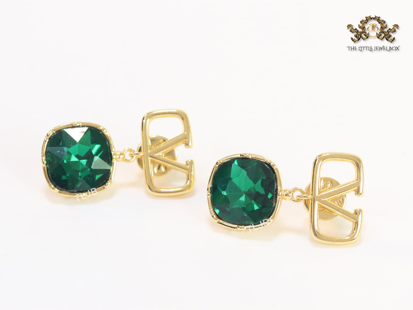 Alphabet open V and emerald stone earrings