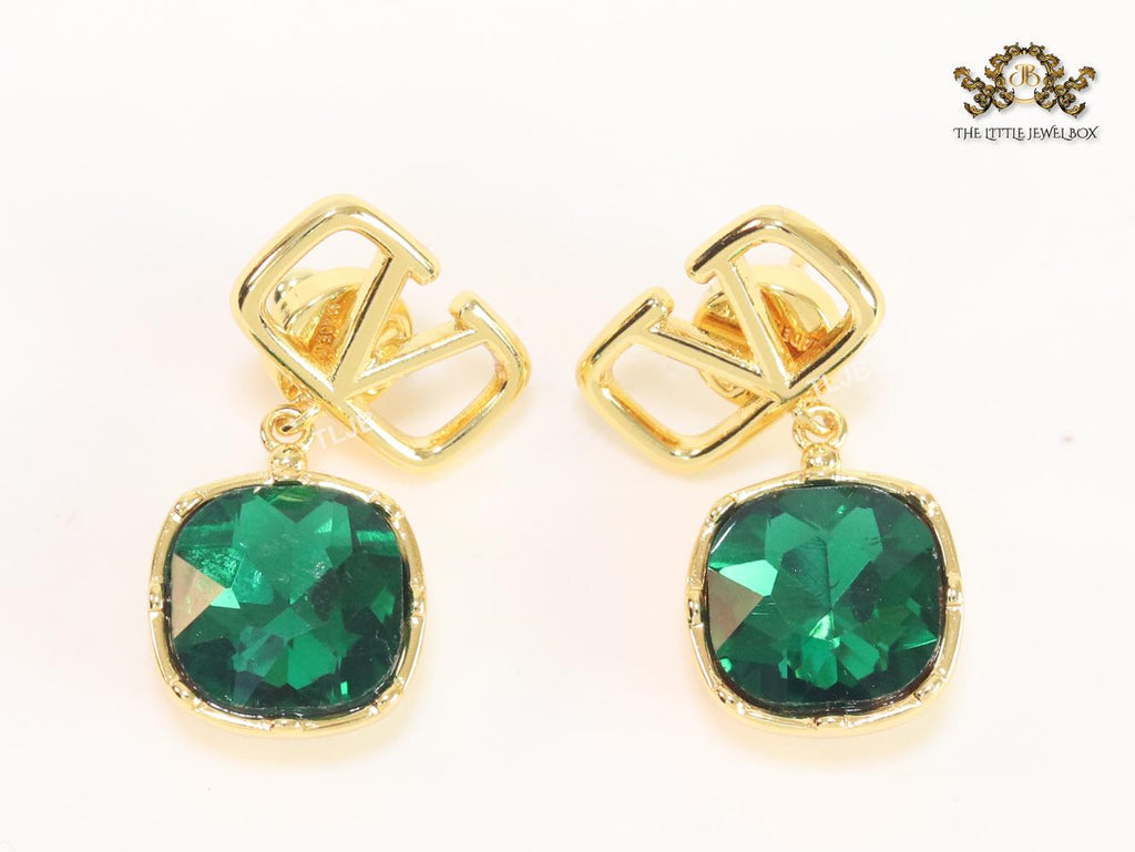 Alphabet open V and emerald stone earrings
