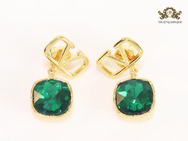 Alphabet open V and emerald stone earrings