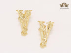 Alphabet V studs with details-big 26MM
