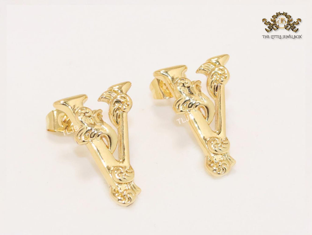 Alphabet V studs with floral details- small 20MM