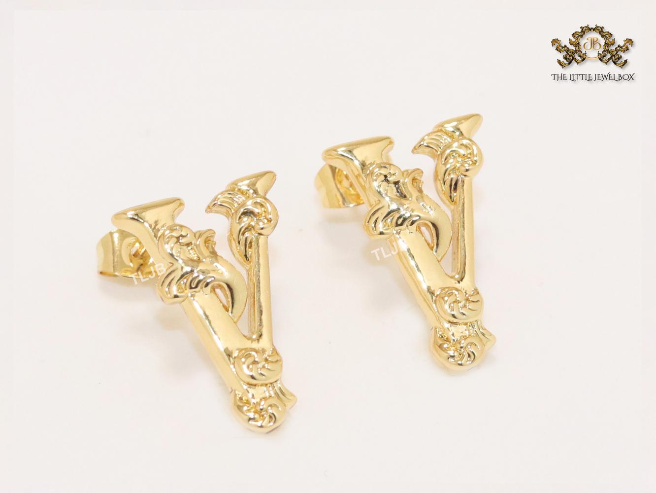 Alphabet V studs with floral details- small 20MM