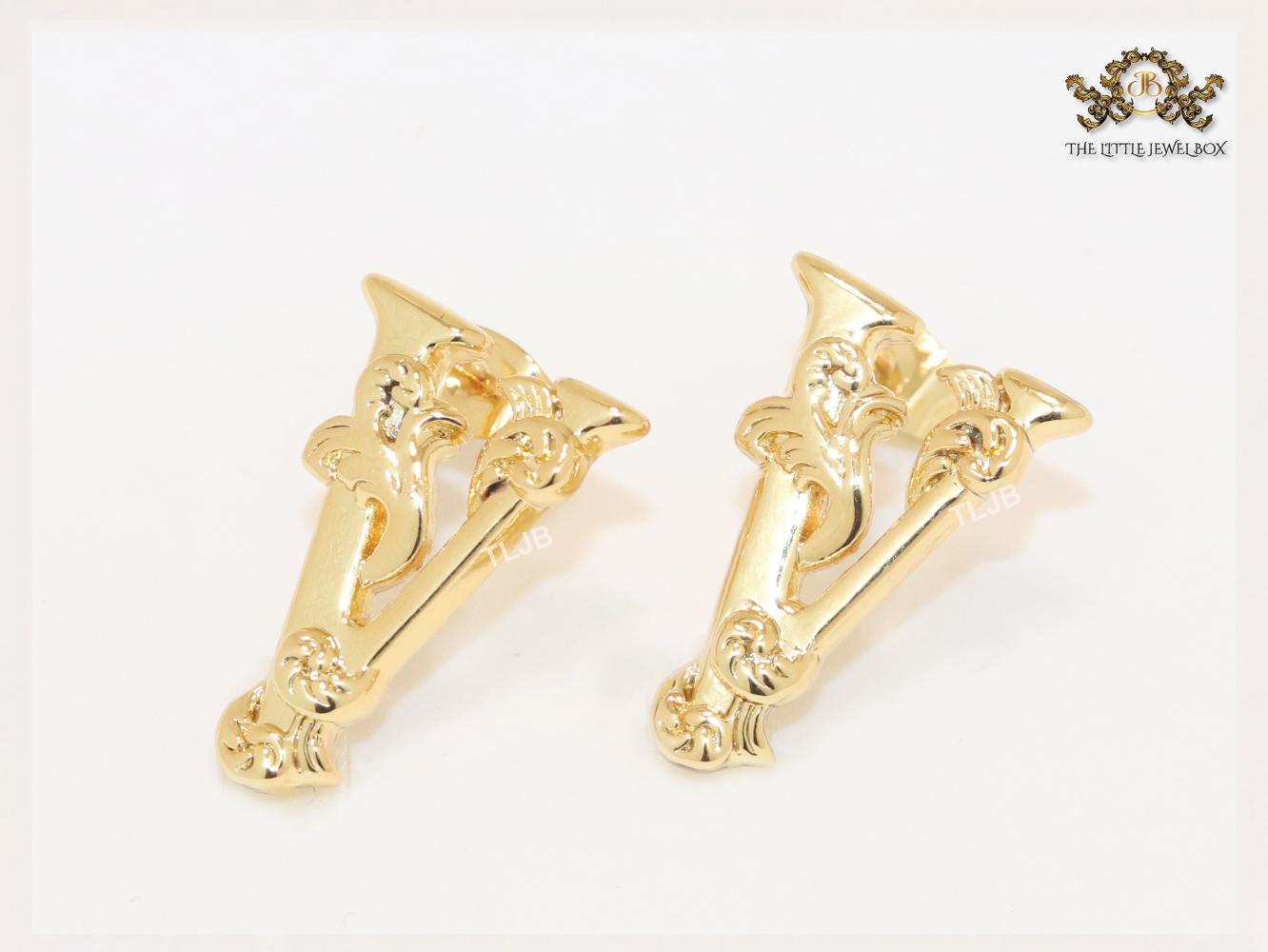 Alphabet V studs with floral details- small 20MM