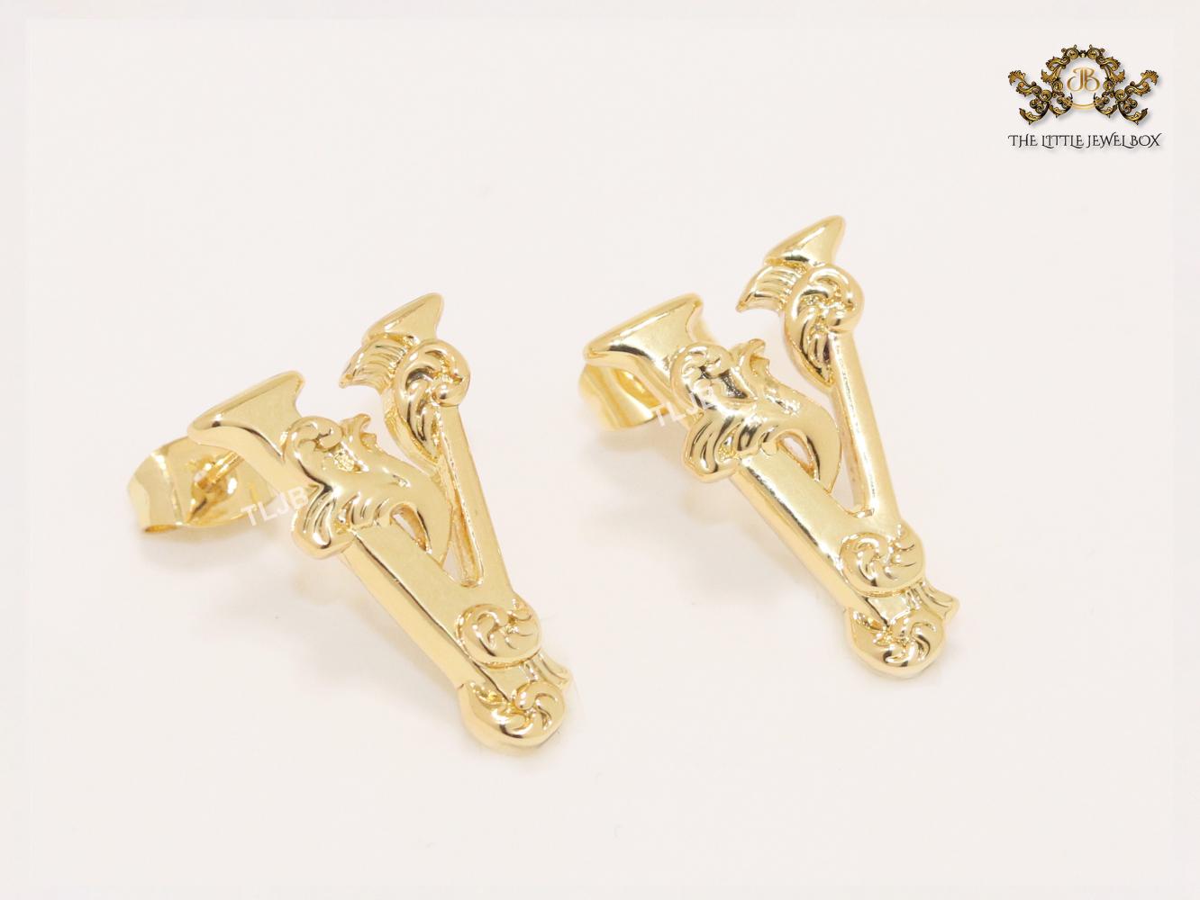 Alphabet V studs with floral details- small 20MM
