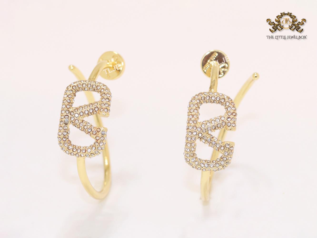 Alphabet V with cz sleek hoops