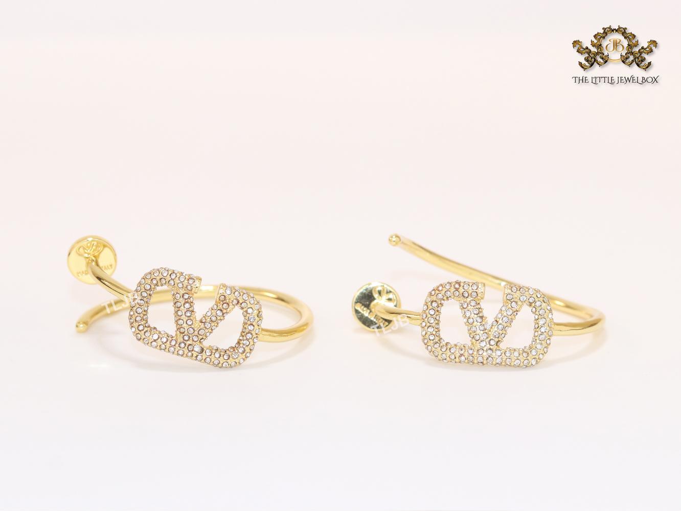 Alphabet V with cz sleek hoops