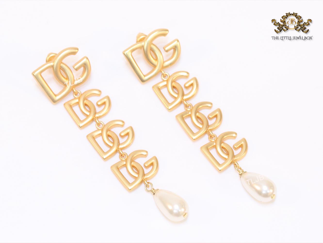 Alphabet D & G dangles with pearl