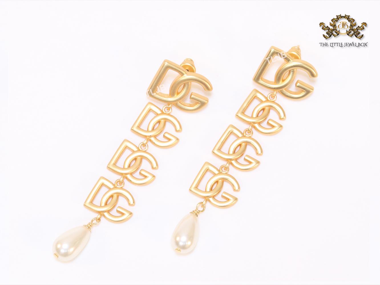 Alphabet D & G dangles with pearl