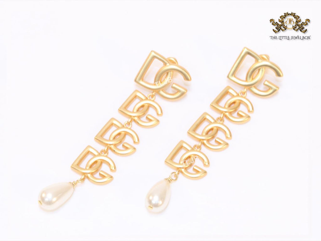 Alphabet D & G dangles with pearl